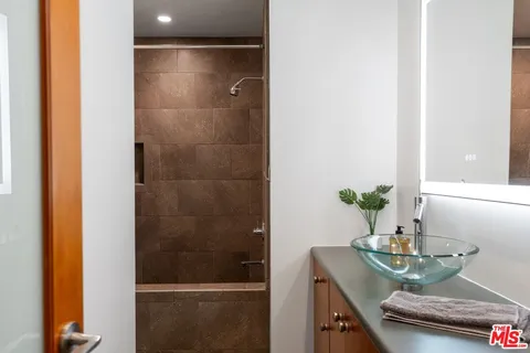 $930,000 | 1215 North Olive Drive, Unit 210, West Hollywood, CA 90069