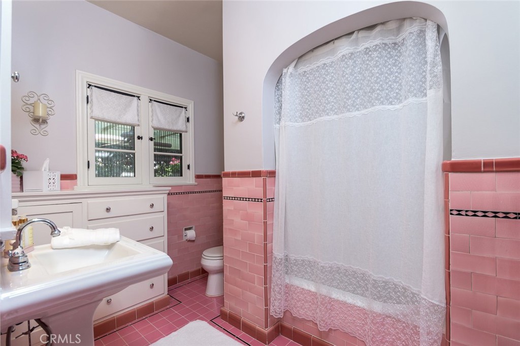 752 Glenview Road Glendale, CA 91202 - Photo 41 of 64 a bathroom with a sink a toilet and shower