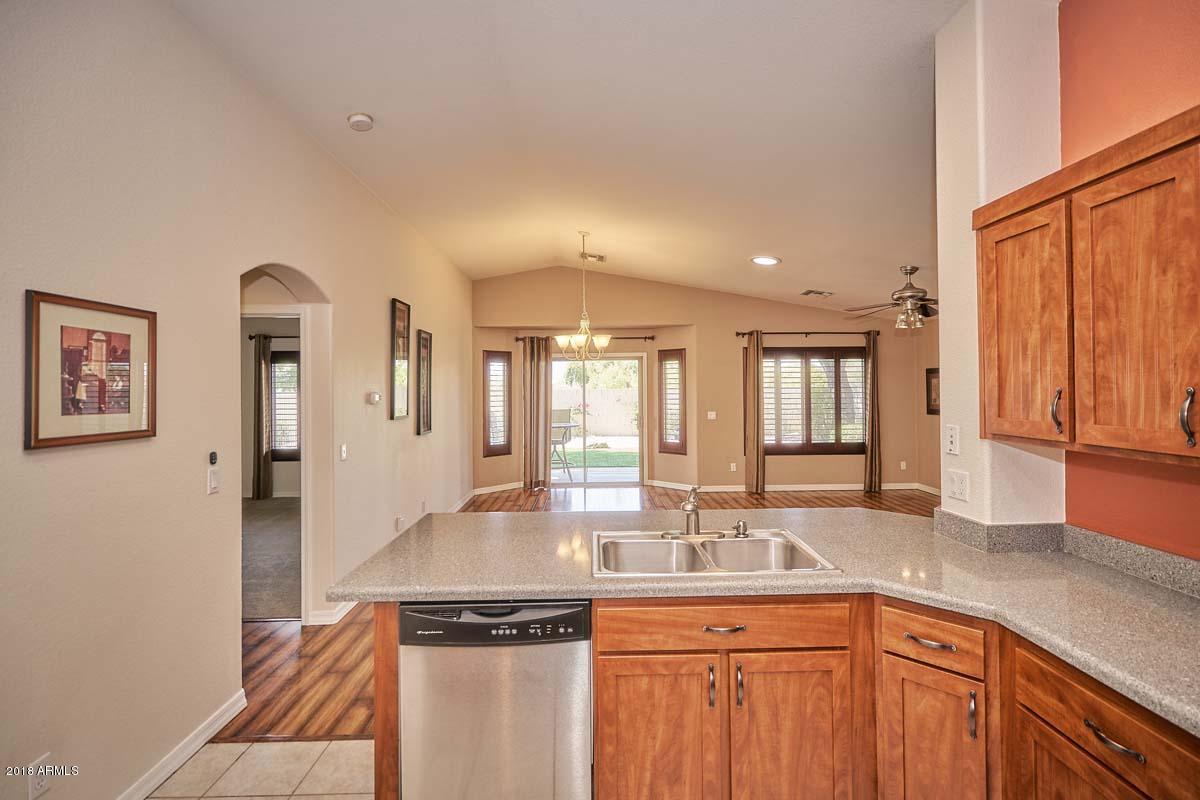4597 East Walnut Road Gilbert, AZ 85298 - Photo 8 of 51 Kitchen-Great Room