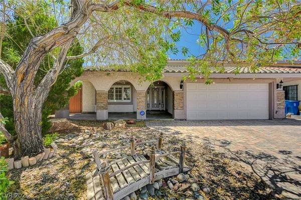 $3,740 | 3880 Leisure Lane, Las Vegas, NV 89103