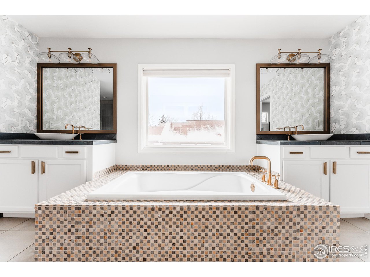 730 Evergreen Avenue Boulder, CO 80304 - Photo 21 of 33 a bathroom with a bathtub a sink and a mirror
