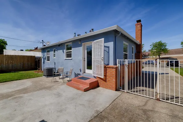 $425,000 | 6214 1st Avenue, Sacramento, CA 95817