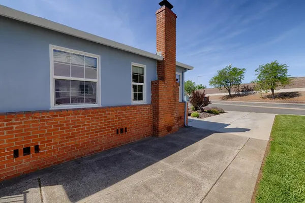 $425,000 | 6214 1st Avenue, Sacramento, CA 95817