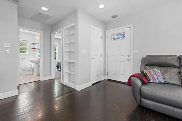 $425,000 | 6214 1st Avenue, Sacramento, CA 95817