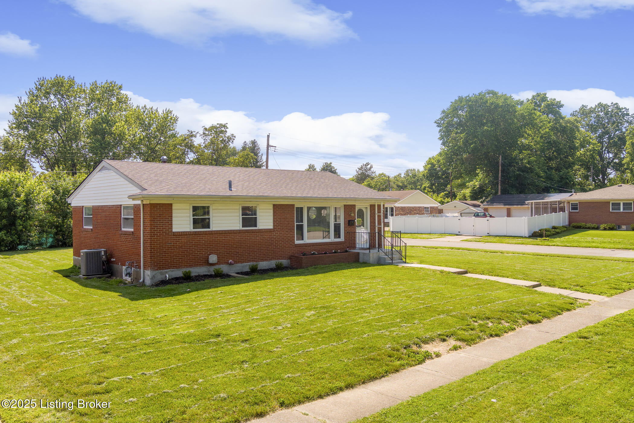 3222 Radiance Road Louisville, KY 40220 - Photo 3 of 41 Front