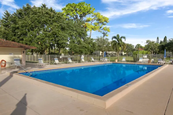 $296,888 | 6392 Chasewood Drive, Unit F, Jupiter, FL 33458
