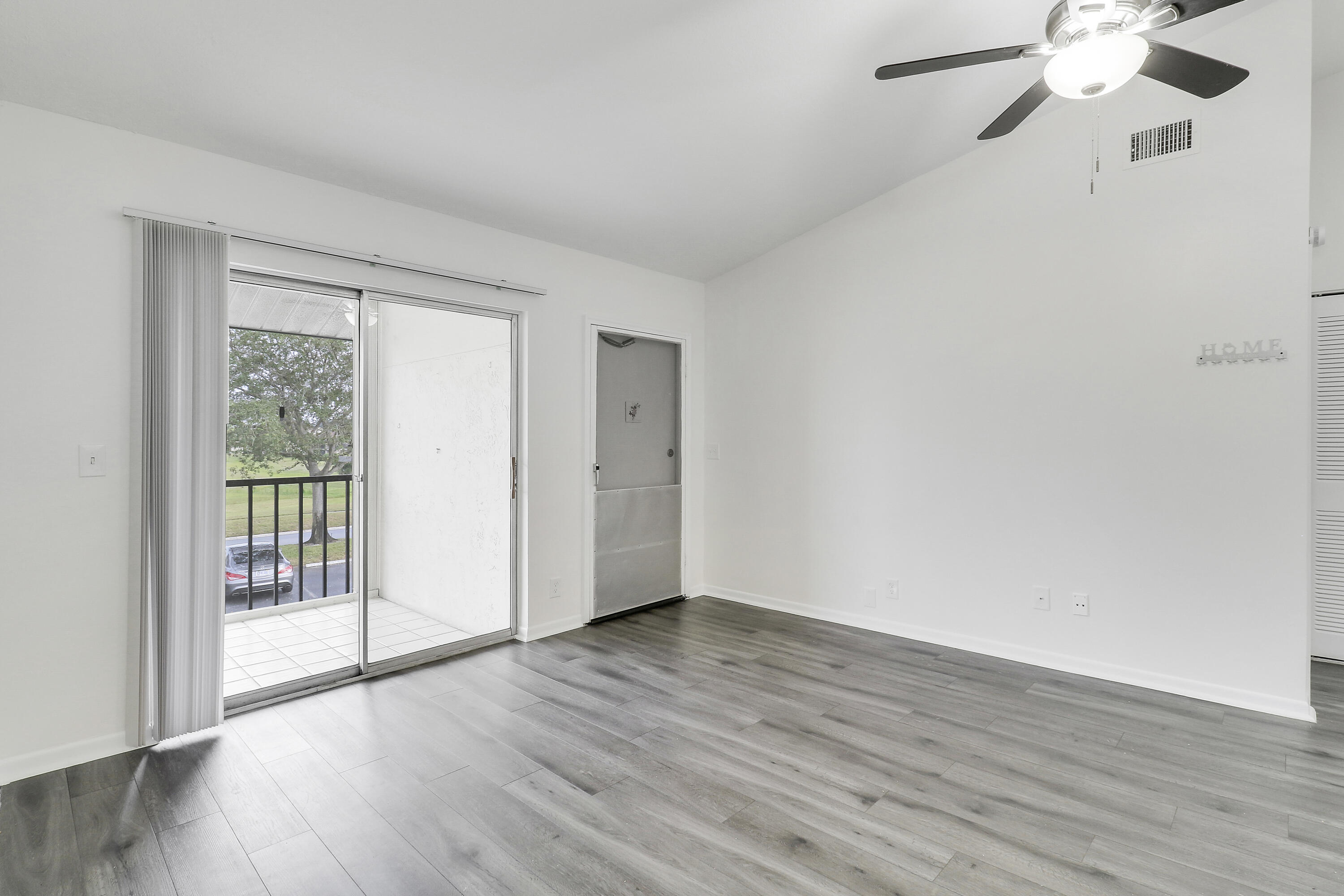 6392 Chasewood Drive, Unit F Jupiter, FL 33458 - Photo 4 of 29 House3-15