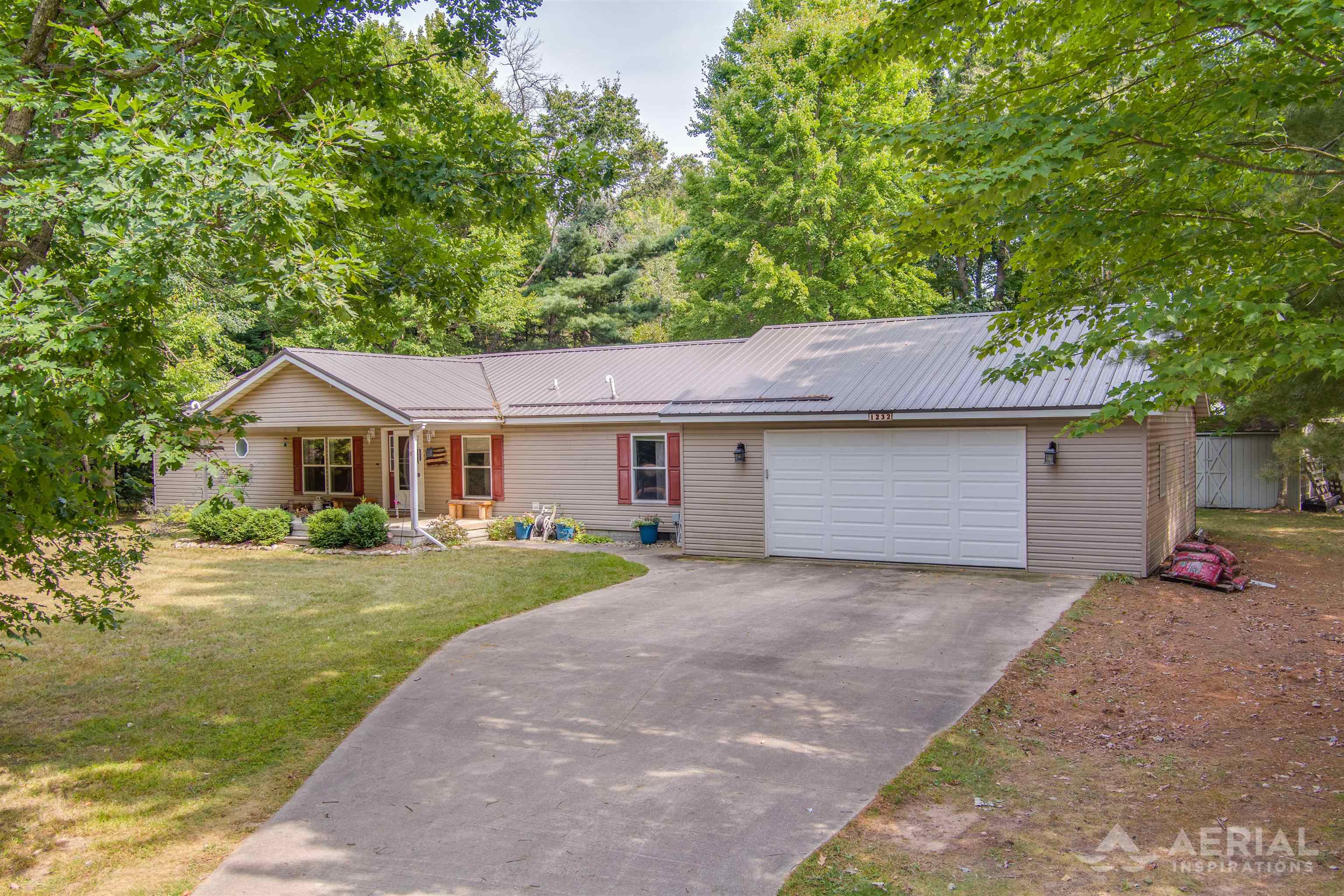 1232 Bluetick Road St. Helen, MI 48656 - Photo 2 of 33 1927010-008579c3-ae5a-4a76-affa-9a9ae8499b80.JPG