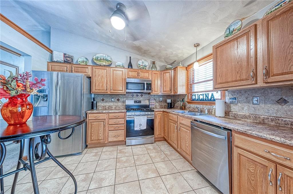 124 Rustic Ridge Drive Pittsburgh, PA 15239 - Photo 5 of 30