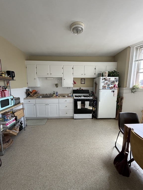 108 Bristol Road, Unit 2 Somerville, MA 02144 - Photo 3 of 25