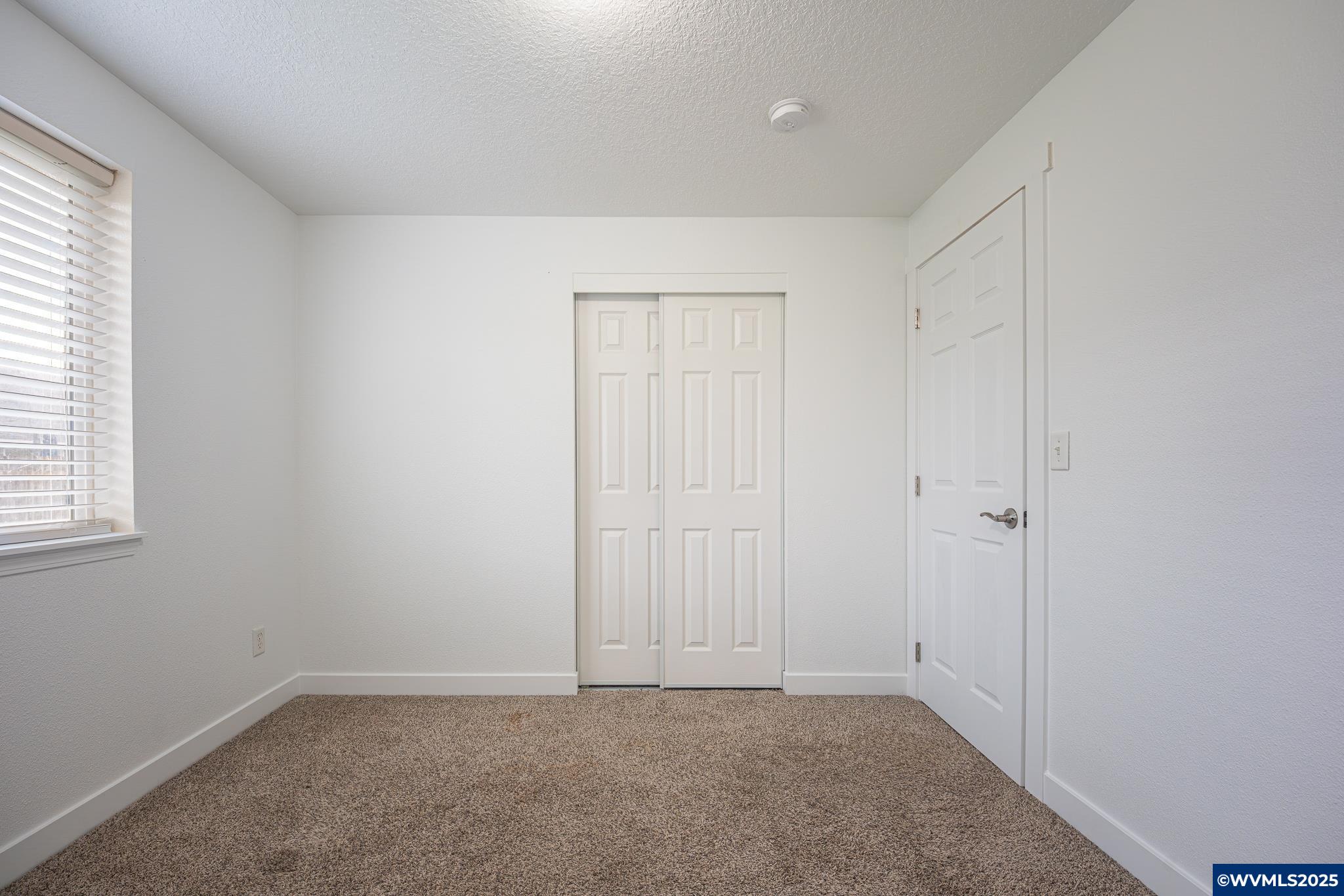 1467 South 7th Street Independence, OR 97351 - Photo 17 of 31 an empty room with windows and closet
