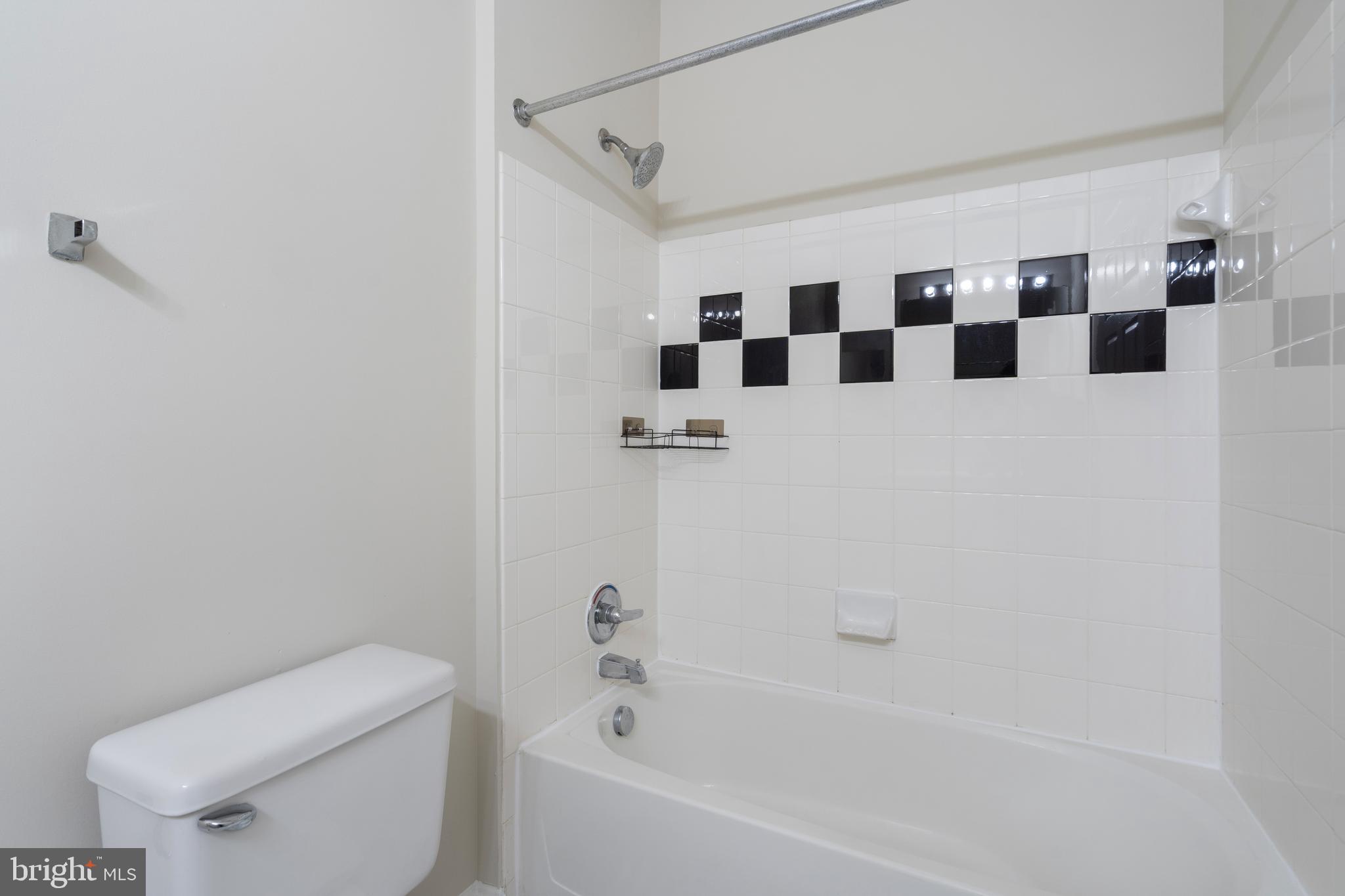 3851 Aristotle Court, Unit 1402 Fairfax, VA 22030 - Photo 19 of 31 a bathroom with a toilet and a bathtub