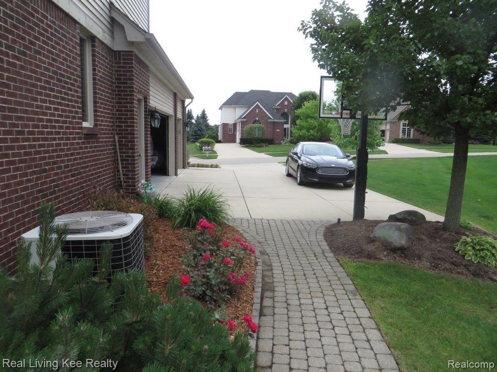 1022 Moran Drive Rochester, MI 48307 - Photo 29 of 30 moran 015.jpg