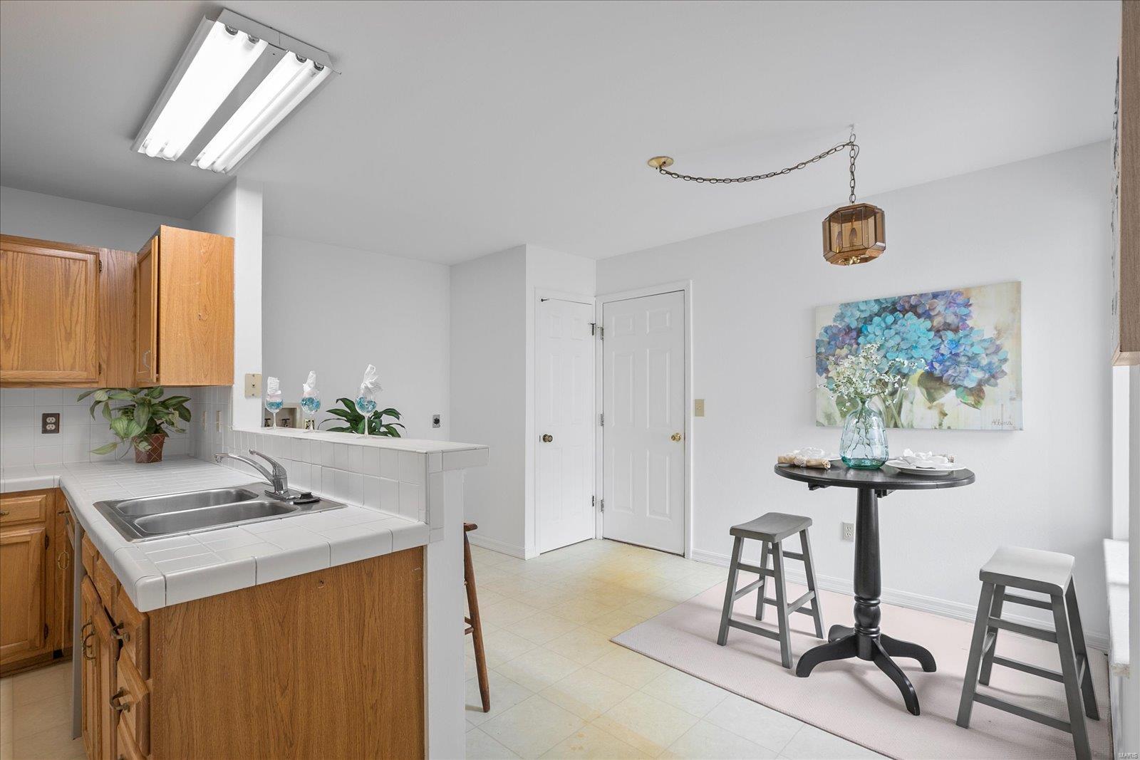 606 Highview Cir Drive Ballwin, MO 63021 - Photo 14 of 35