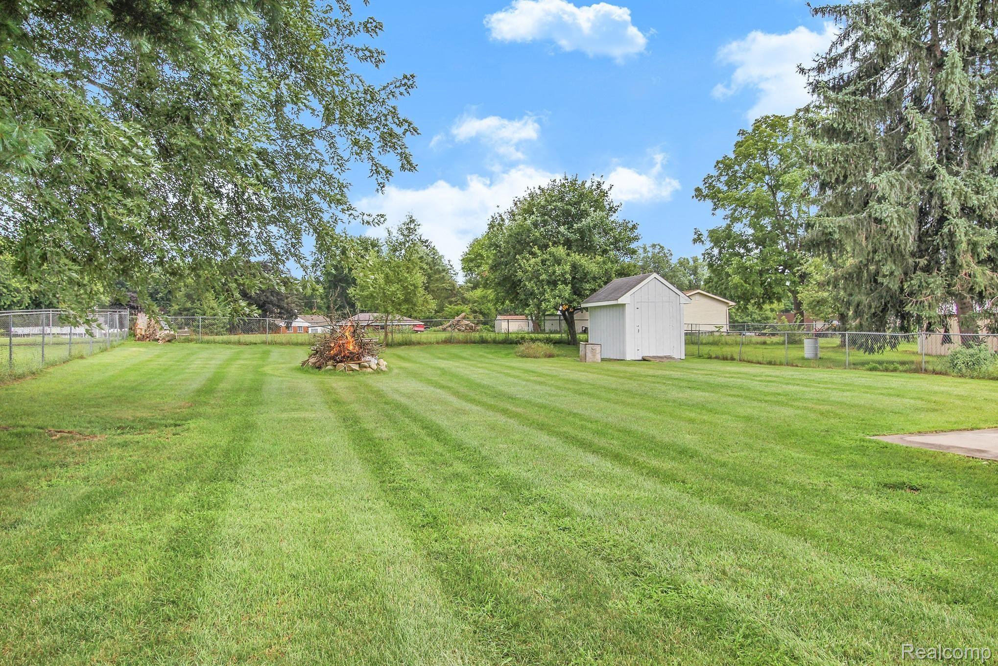 110 East Road Holly, MI 48442 - Photo 10 of 23 IMG_9586.jpg