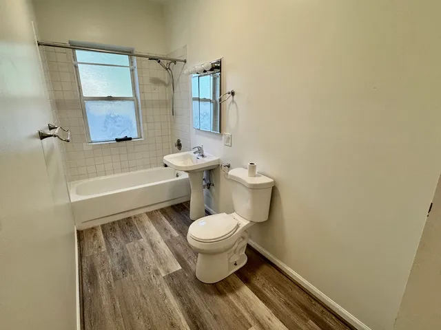 $2,250 | 6042 North Kenmore Avenue, Unit 1, Chicago, IL 60660
