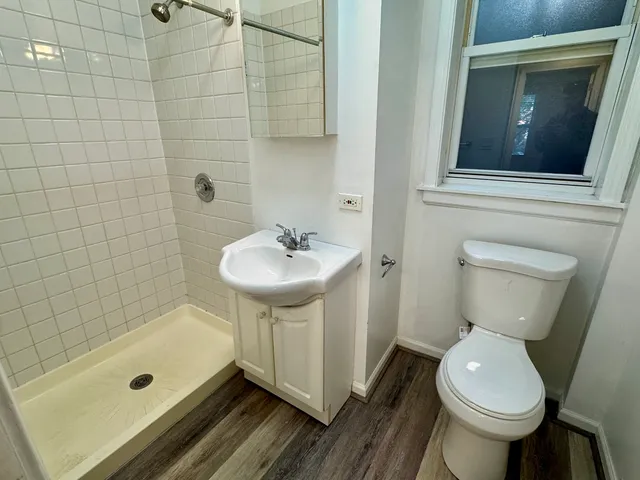 $2,250 | 6042 North Kenmore Avenue, Unit 1, Chicago, IL 60660
