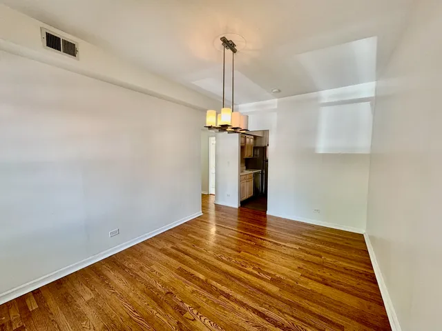 $2,250 | 6042 North Kenmore Avenue, Unit 1, Chicago, IL 60660