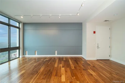 $480,000 | 175 Huguenot Street, Unit PH503, New Rochelle, NY 10801