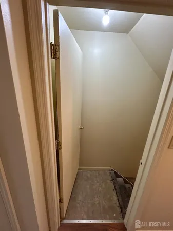 $3,300 | 13 Hampton Road, Unit B, New Brunswick, NJ 08901