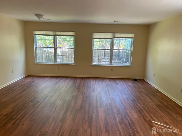 $3,300 | 13 Hampton Road, Unit B, New Brunswick, NJ 08901