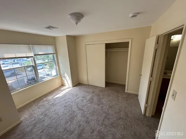 $3,300 | 13 Hampton Road, Unit B, New Brunswick, NJ 08901