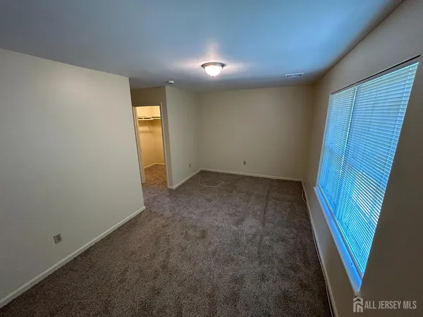 $3,300 | 13 Hampton Road, Unit B, New Brunswick, NJ 08901