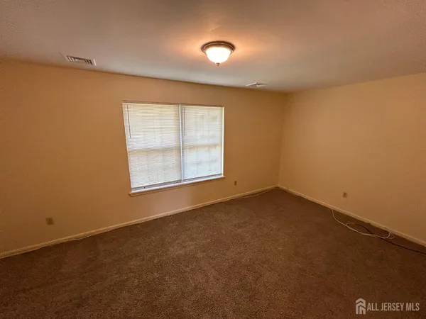 $3,300 | 13 Hampton Road, Unit B, New Brunswick, NJ 08901