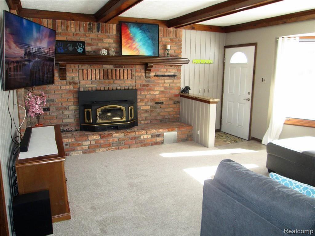 39368 Palmer Road Westland, MI 48186 - Photo 4 of 37 Great room 1.jpg