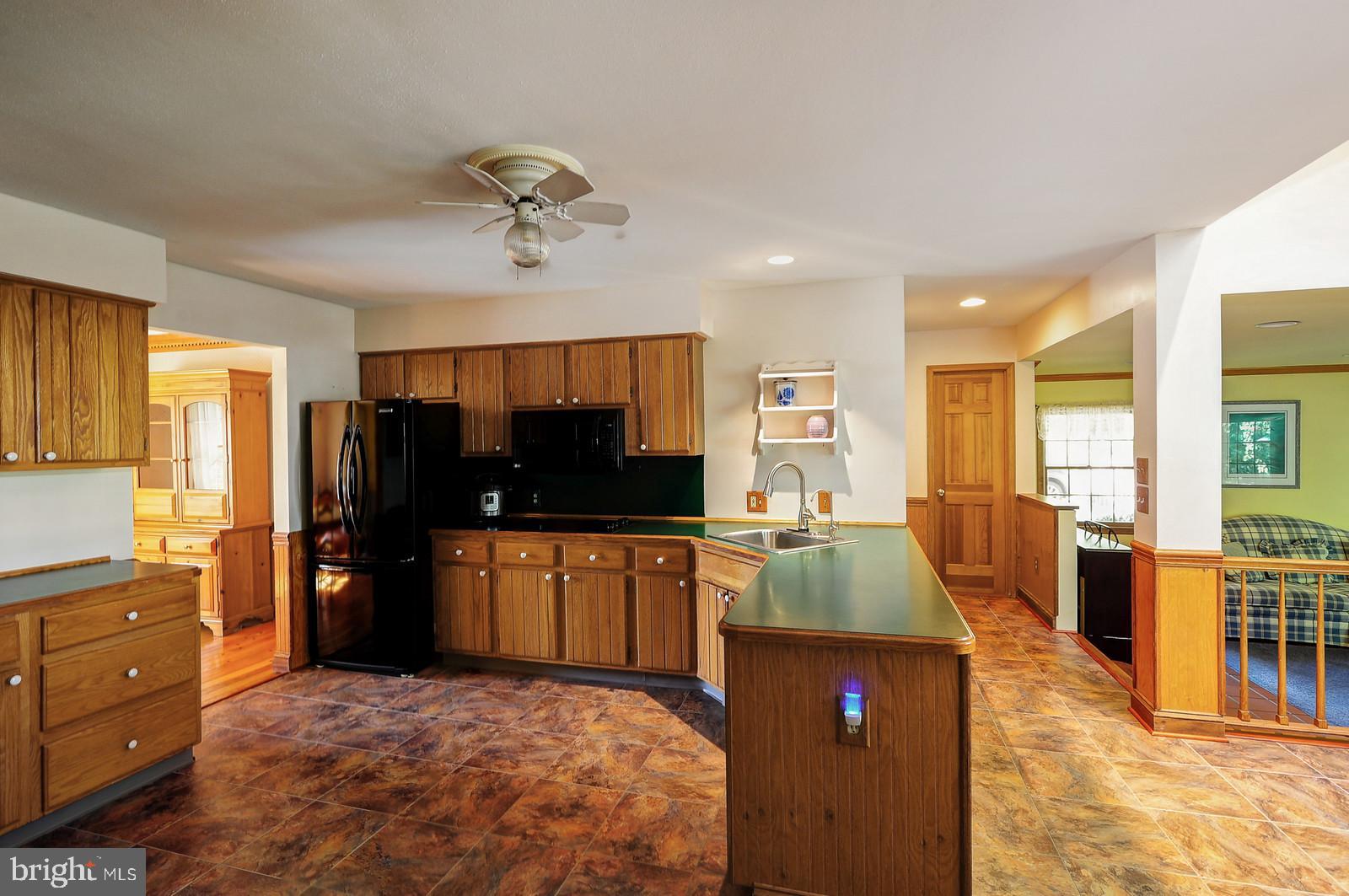 4 Azalea Way Hamilton, NJ 08690 - Photo 11 of 30 Kitchen with Breakfast Bar