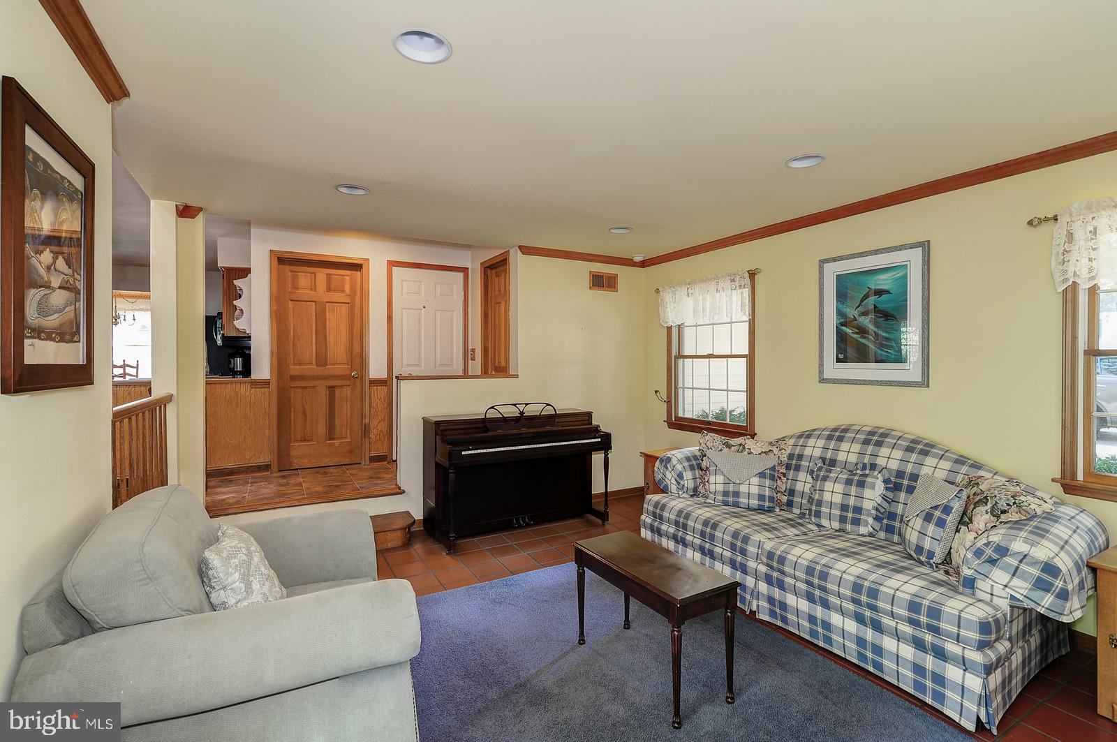 4 Azalea Way Hamilton, NJ 08690 - Photo 13 of 30 Family Room with Terracotta Tiled Flooring