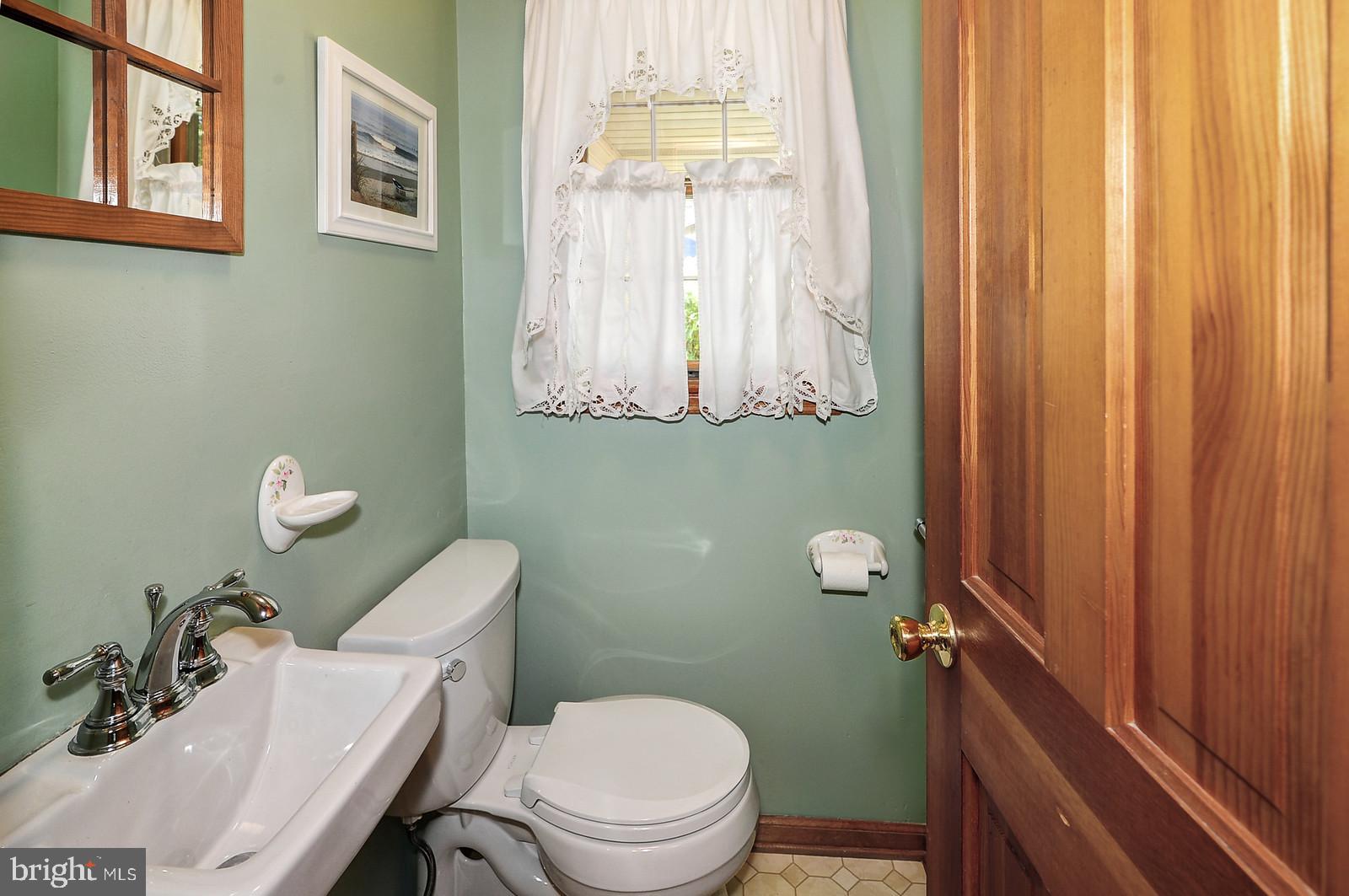 4 Azalea Way Hamilton, NJ 08690 - Photo 16 of 30 Powder Room (first floor)