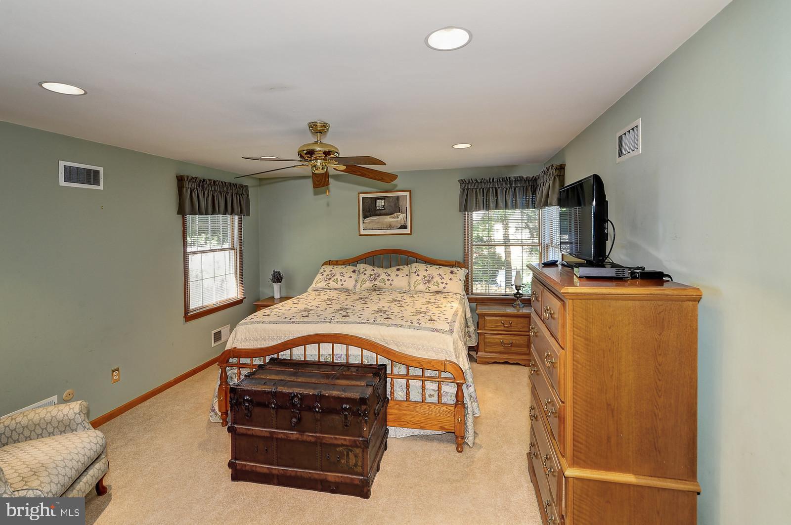 4 Azalea Way Hamilton, NJ 08690 - Photo 20 of 30 Master Bedroom with Bath Ensuite and Walk-in