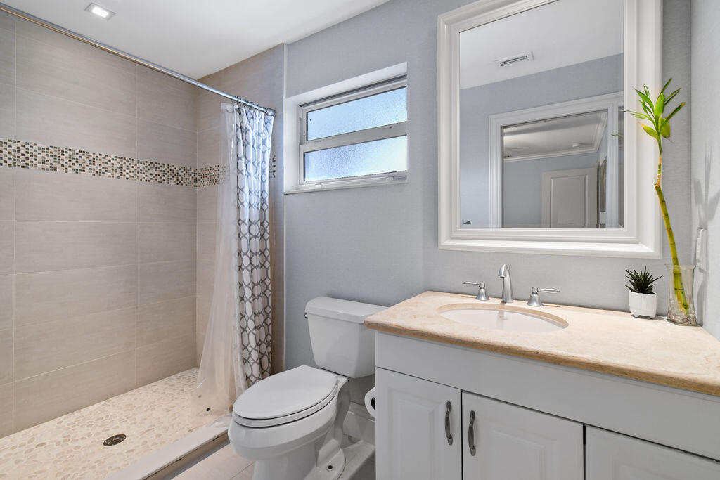 116 Windsor Road East Jupiter, FL 33469 - Photo 14 of 25 Bath 3