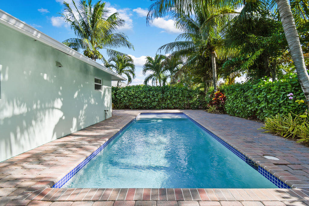 116 Windsor Road East Jupiter, FL 33469 - Photo 17 of 25 Pool