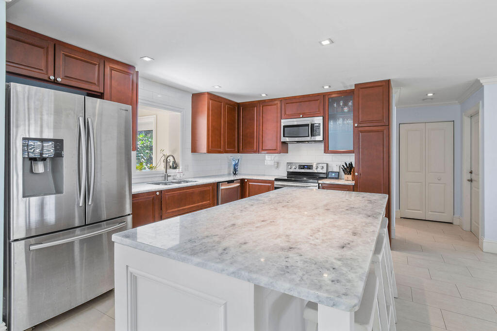 116 Windsor Road East Jupiter, FL 33469 - Photo 5 of 25 Kitchen