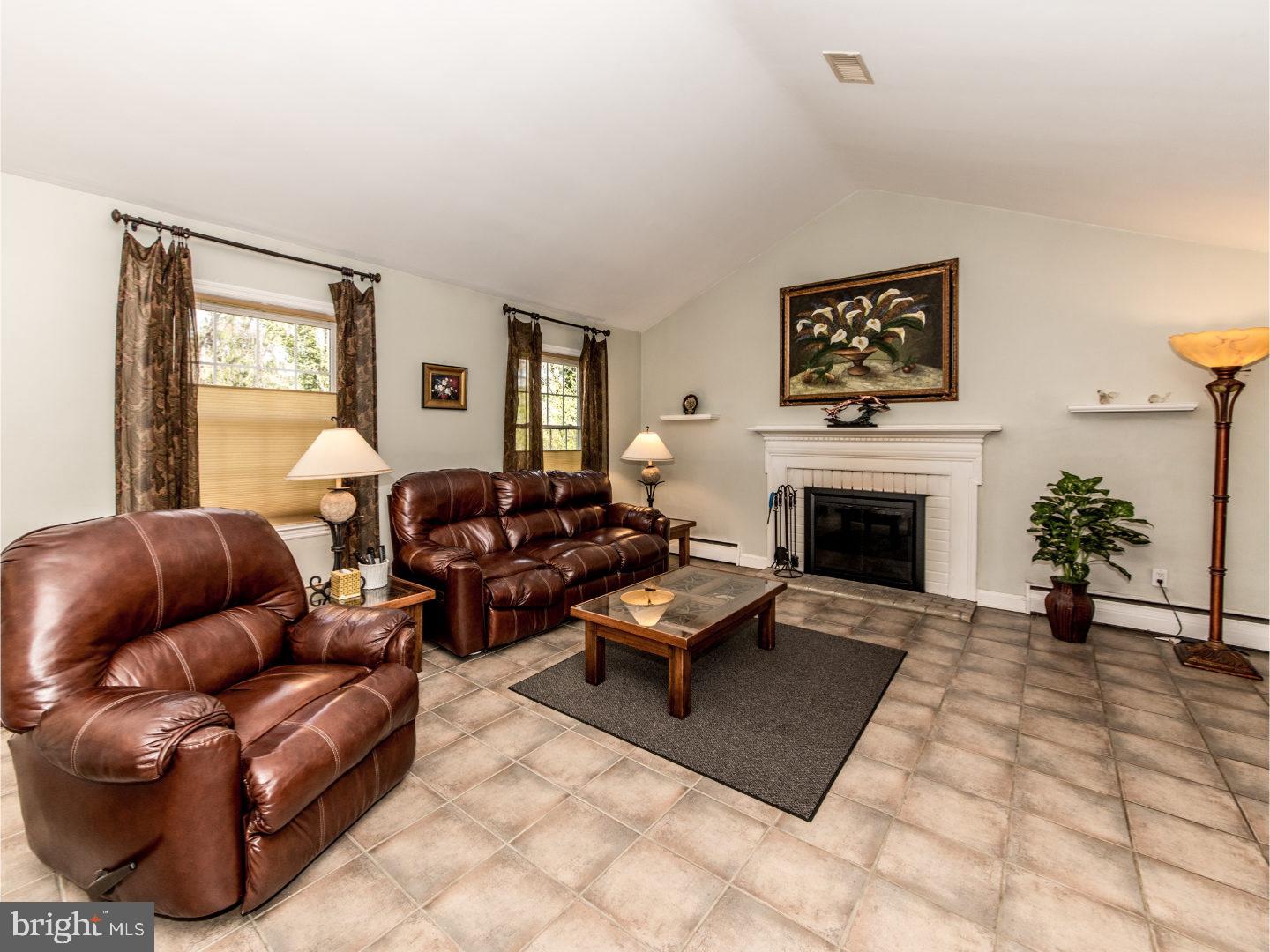 406 Longfield Road Glenside, PA 19038 - Photo 4 of 24 Living Room