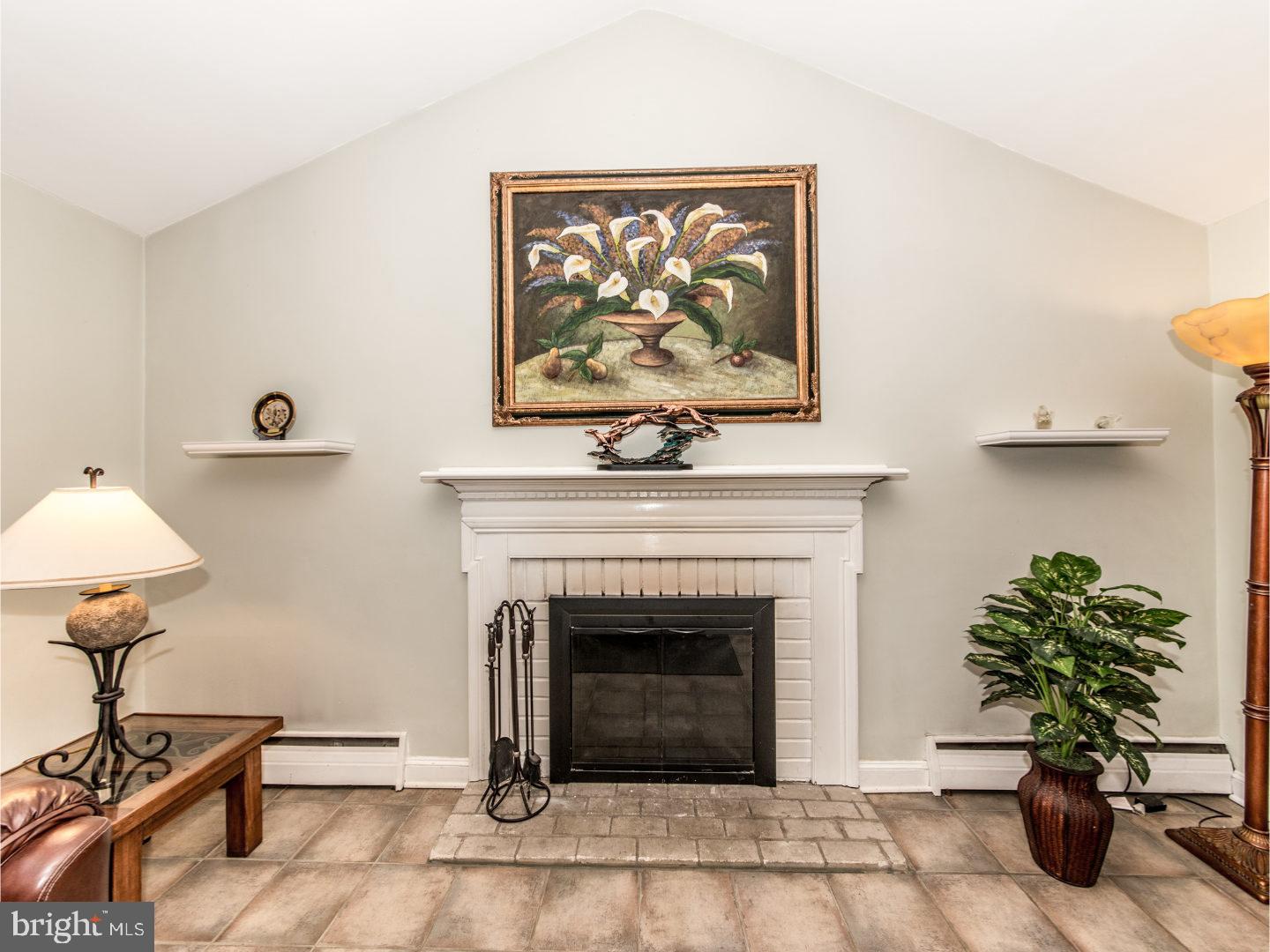 406 Longfield Road Glenside, PA 19038 - Photo 5 of 24 Living Room