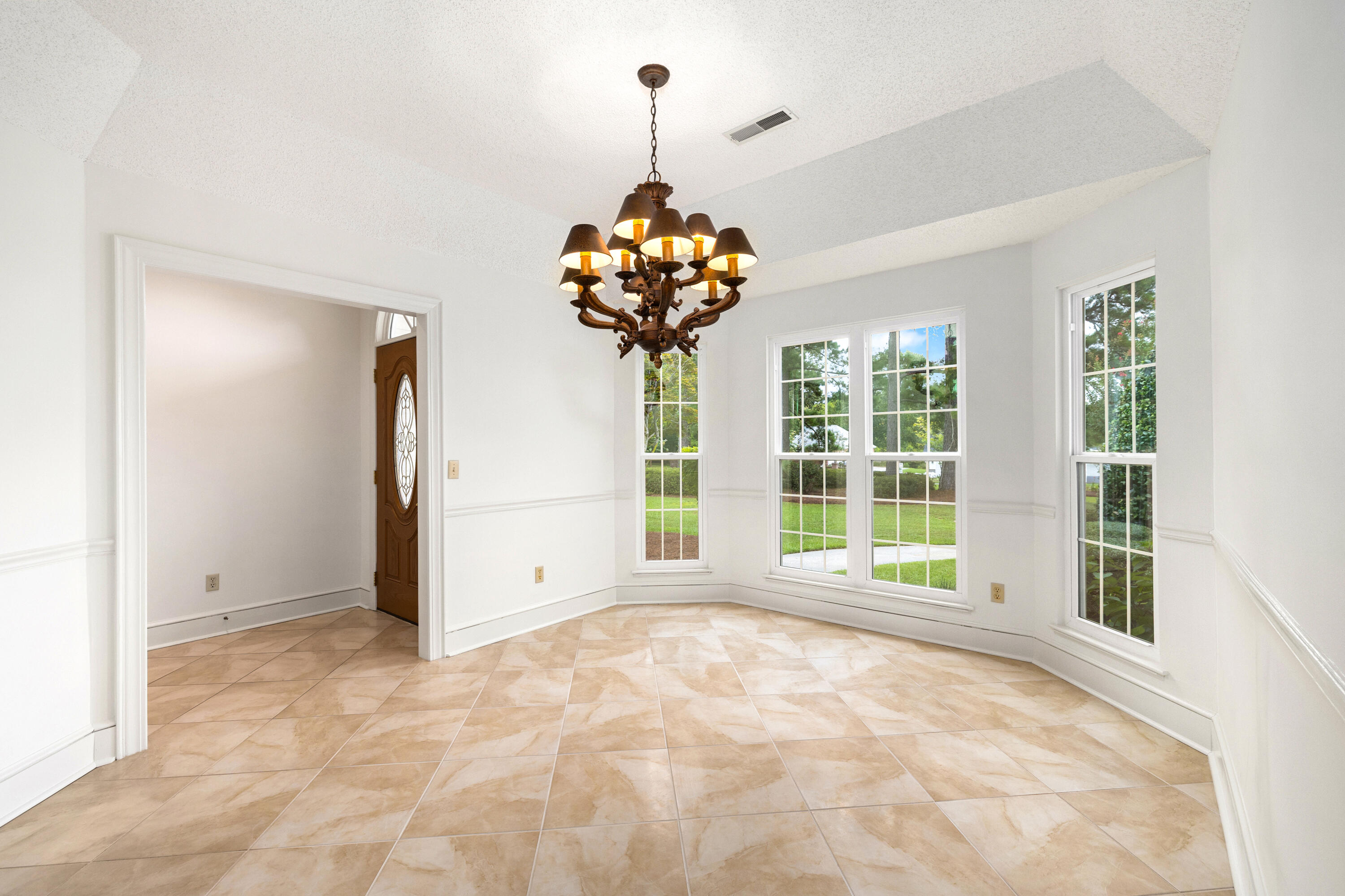 245 Plantation Drive Manning, SC 29102 - Photo 11 of 62 DINING ROOM