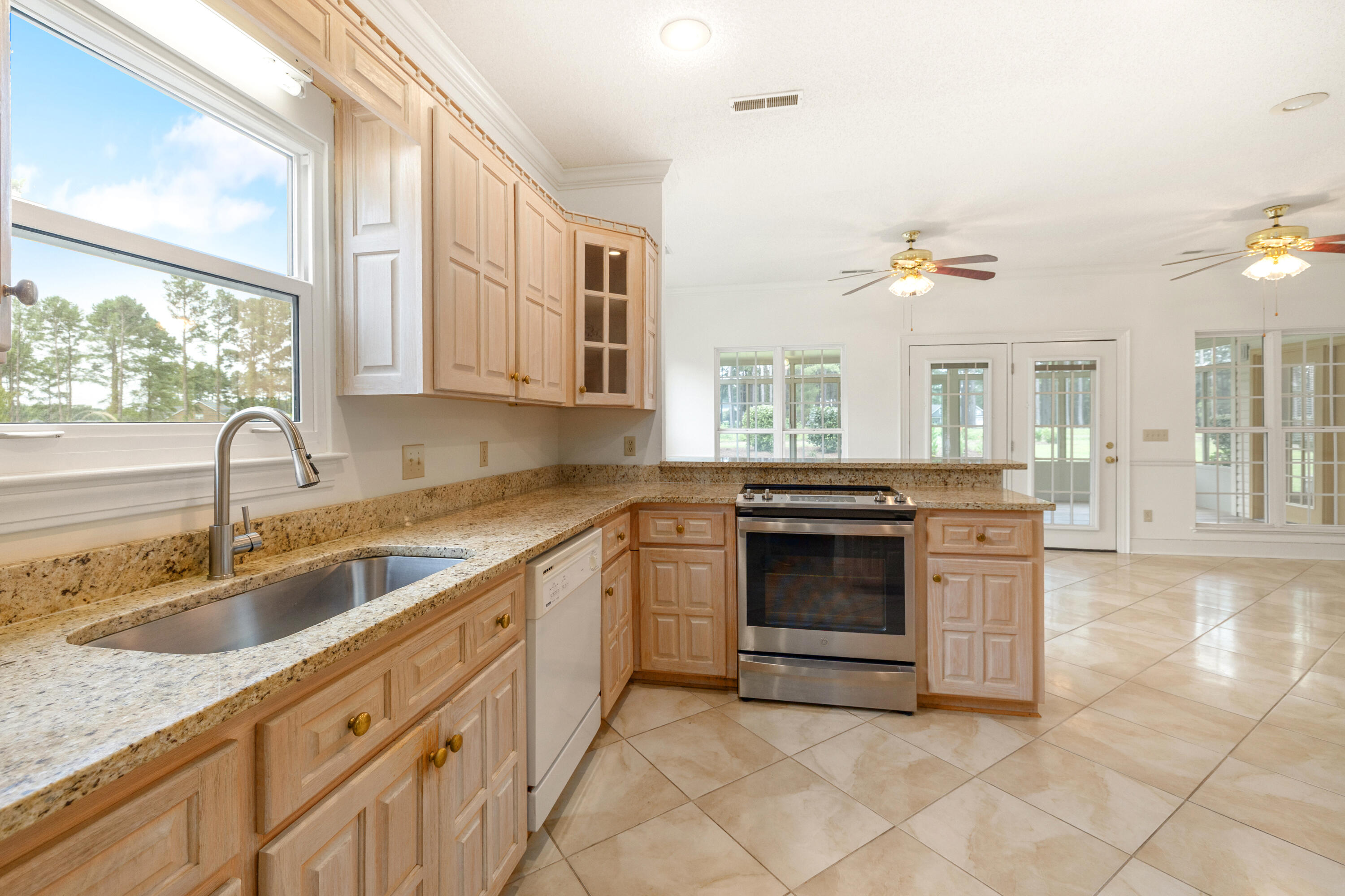 245 Plantation Drive Manning, SC 29102 - Photo 15 of 62 KITCHEN