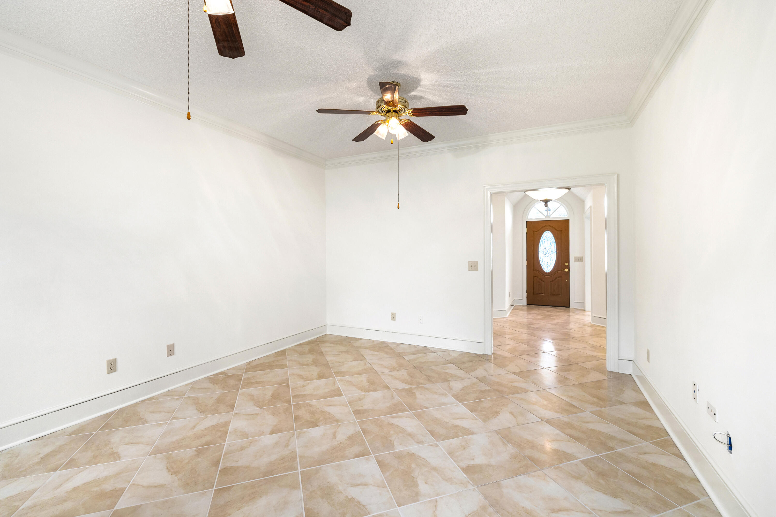 245 Plantation Drive Manning, SC 29102 - Photo 22 of 62 LIVING ROOM