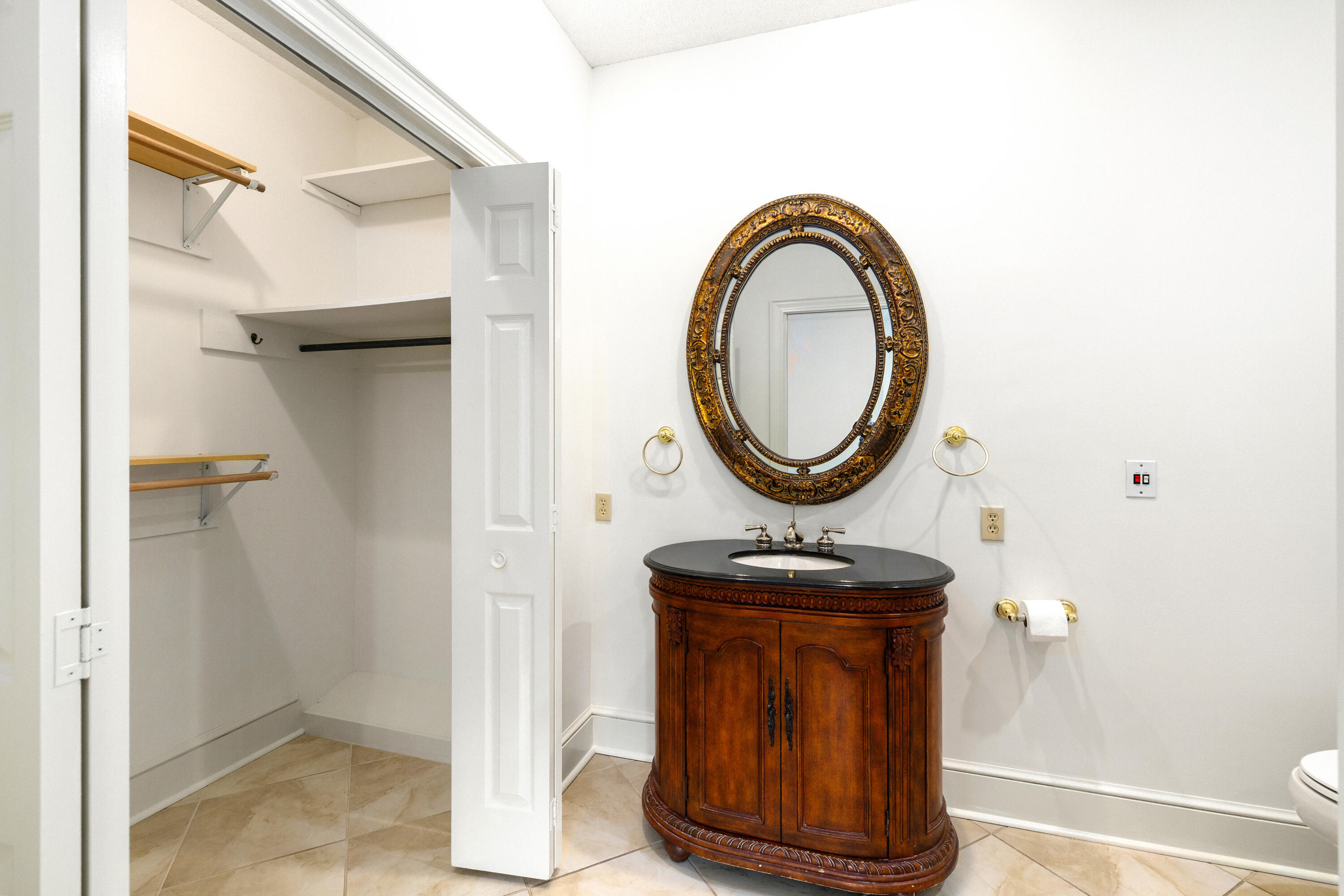 245 Plantation Drive Manning, SC 29102 - Photo 25 of 62 OWNER'S BATHROOM