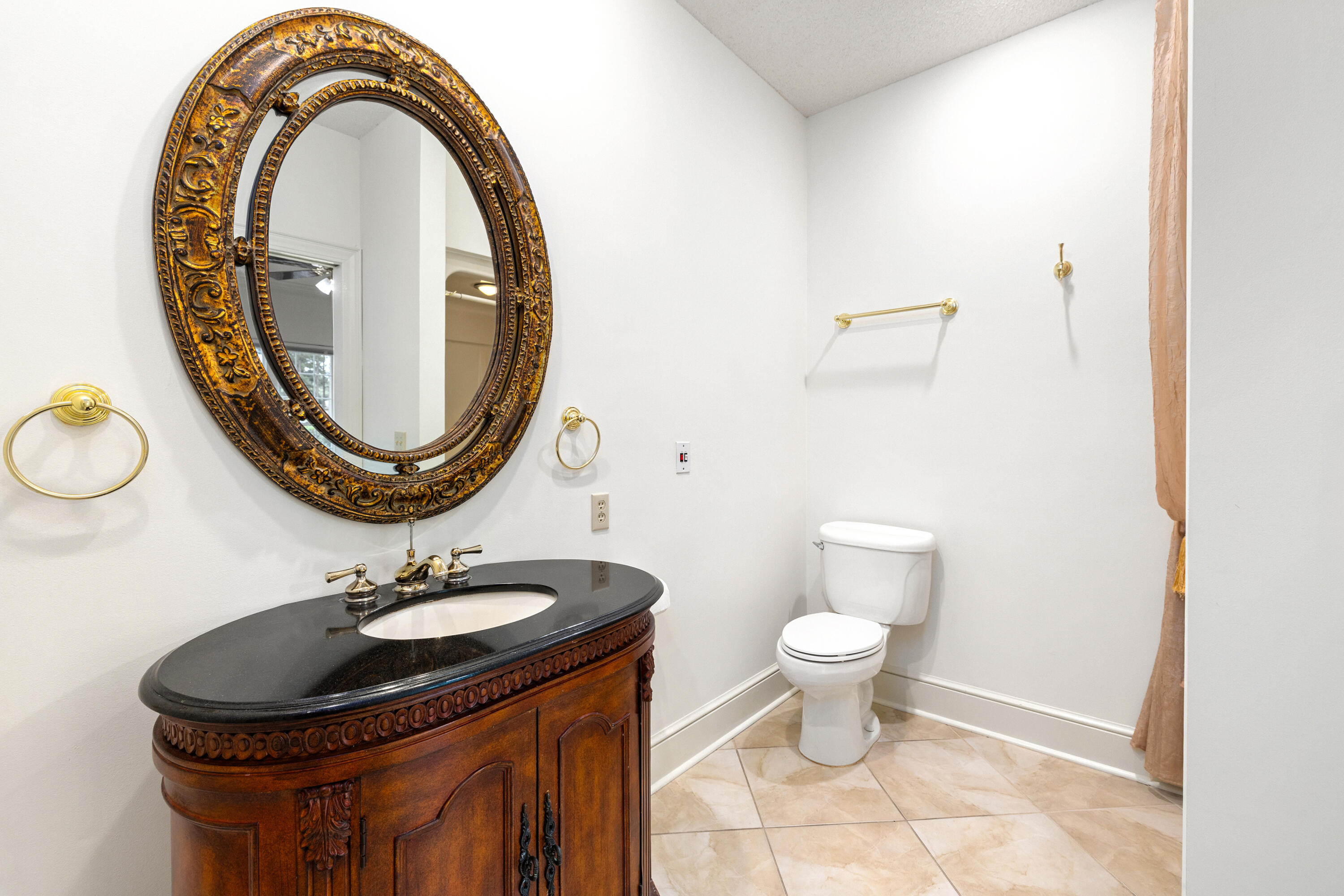 245 Plantation Drive Manning, SC 29102 - Photo 26 of 62 OWNER'S BATHROOM