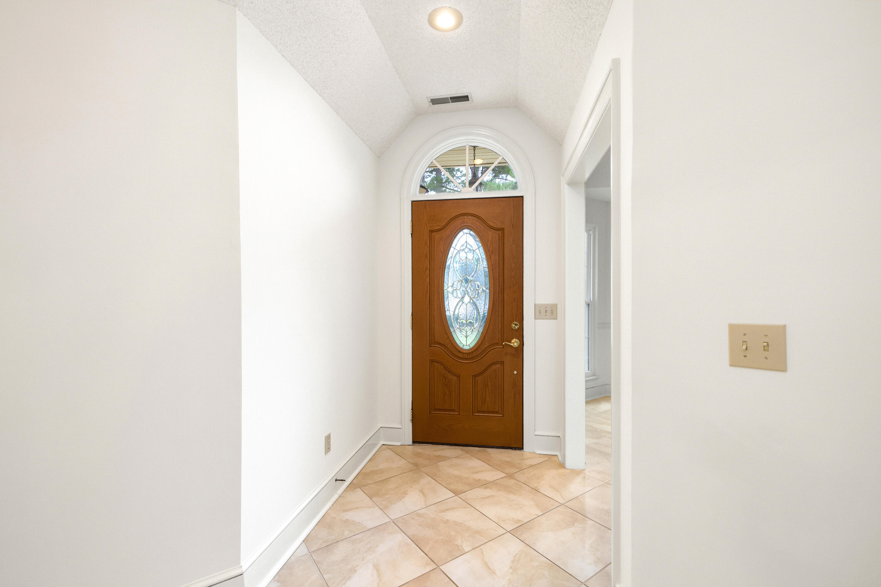245 Plantation Drive Manning, SC 29102 - Photo 8 of 62 FOYER