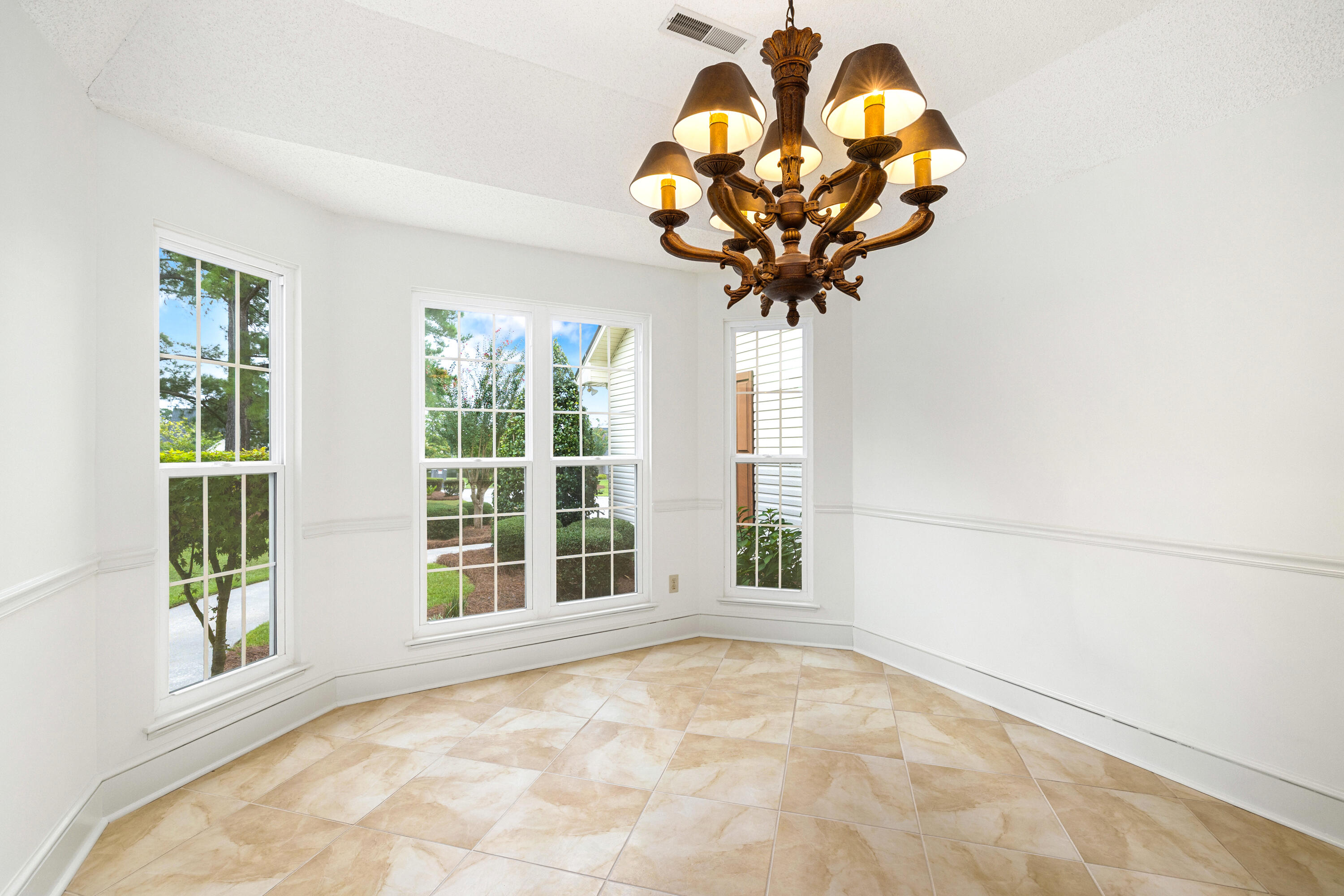 245 Plantation Drive Manning, SC 29102 - Photo 10 of 62 DINING ROOM