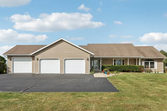 $749,000 | N5139 Granville Court, Sugar Creek, WI 53121