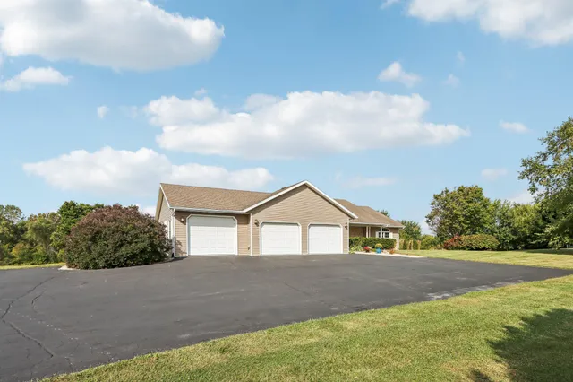 $749,000 | N5139 Granville Court, Sugar Creek, WI 53121