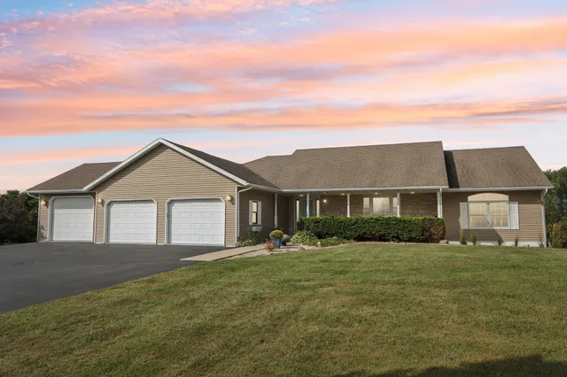 $749,000 | N5139 Granville Court, Sugar Creek, WI 53121
