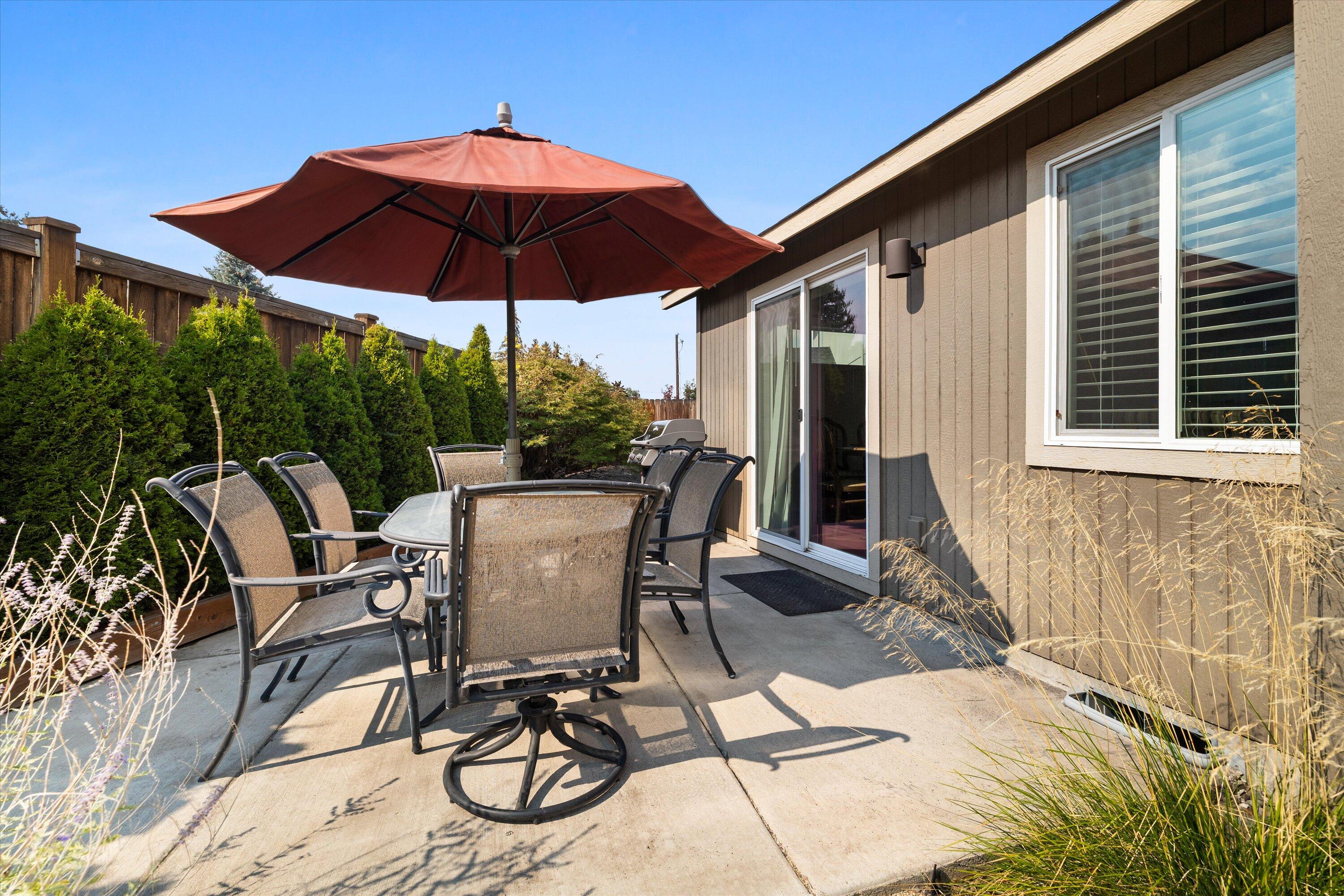 61807 Southeast Rolo Court Bend, OR 97702 - Photo 23 of 26 Patio