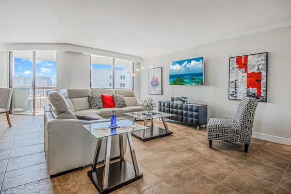 $600,000 | 2900 Northeast 14th Street Causeway, Unit 1008, Pompano Beach, FL 33062